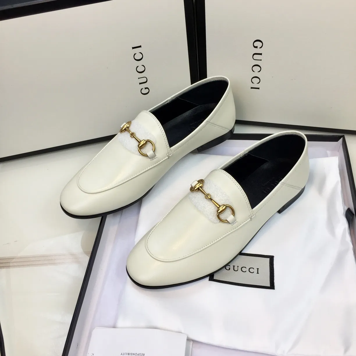 👟👟Ex-factory price 440👟👟～～GUCCI～Gucci Gucci classic century model, classic strawberry 3D printing, never fade, original purchase, purchasing agent level, welcome to compare, do not return the original version, G family classic flat shoes, mules, slippers and half slippers. Stamped logo Fabric: Original calfskin, lining feet/cowhide lining Outsole: Imported genuine leather outsole Size: 34-41 "34/41 custom-made, non-refundable, please come first to order. Verbal customization is not accepted" This panel can be customized Men's size: 39-45 "Custom-made, non-refundable" Packaging: Comes with a full set of top-quality packaging